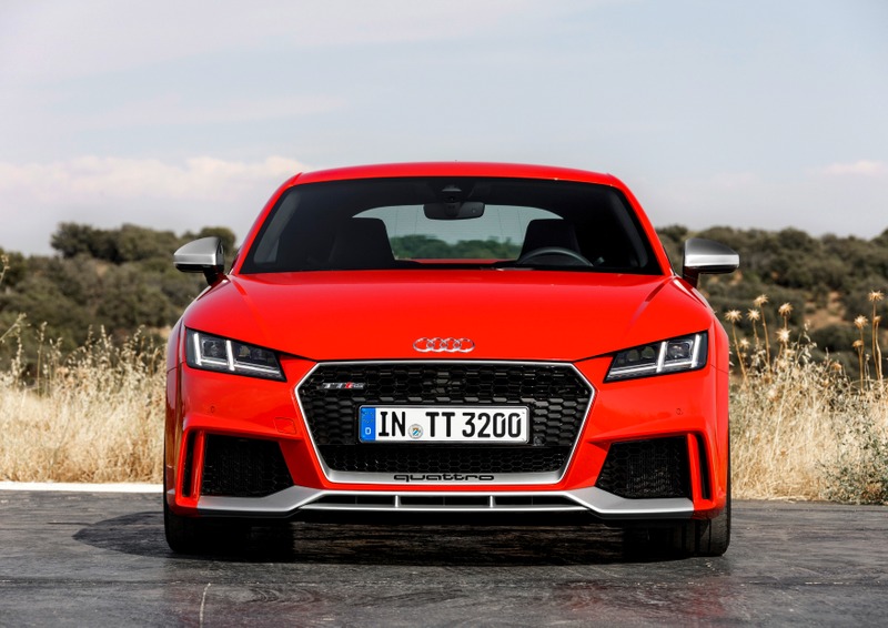 Illustration for article titled The Fierce 400 HP 2018 Audi TT RS Can Make Anyone Into A Hero On Track